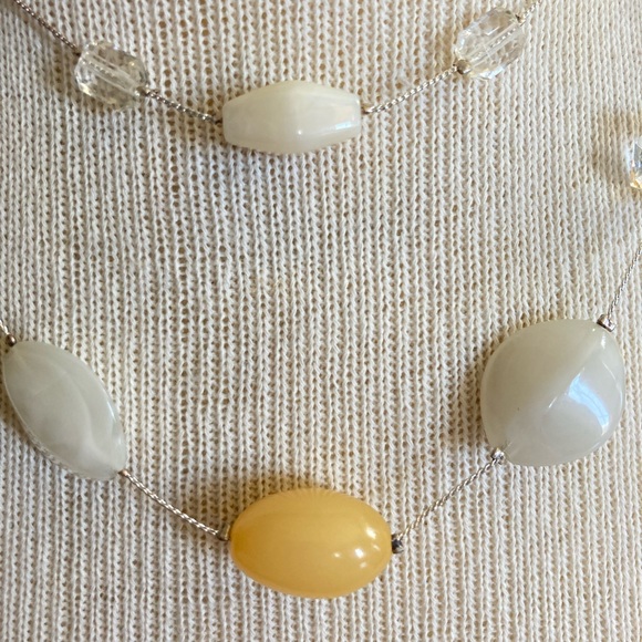 MULTI LAYER BEAD NECKLACE SILVERTONE WHITE, CLEAR & GOLD BEADS - Picture 4 of 9